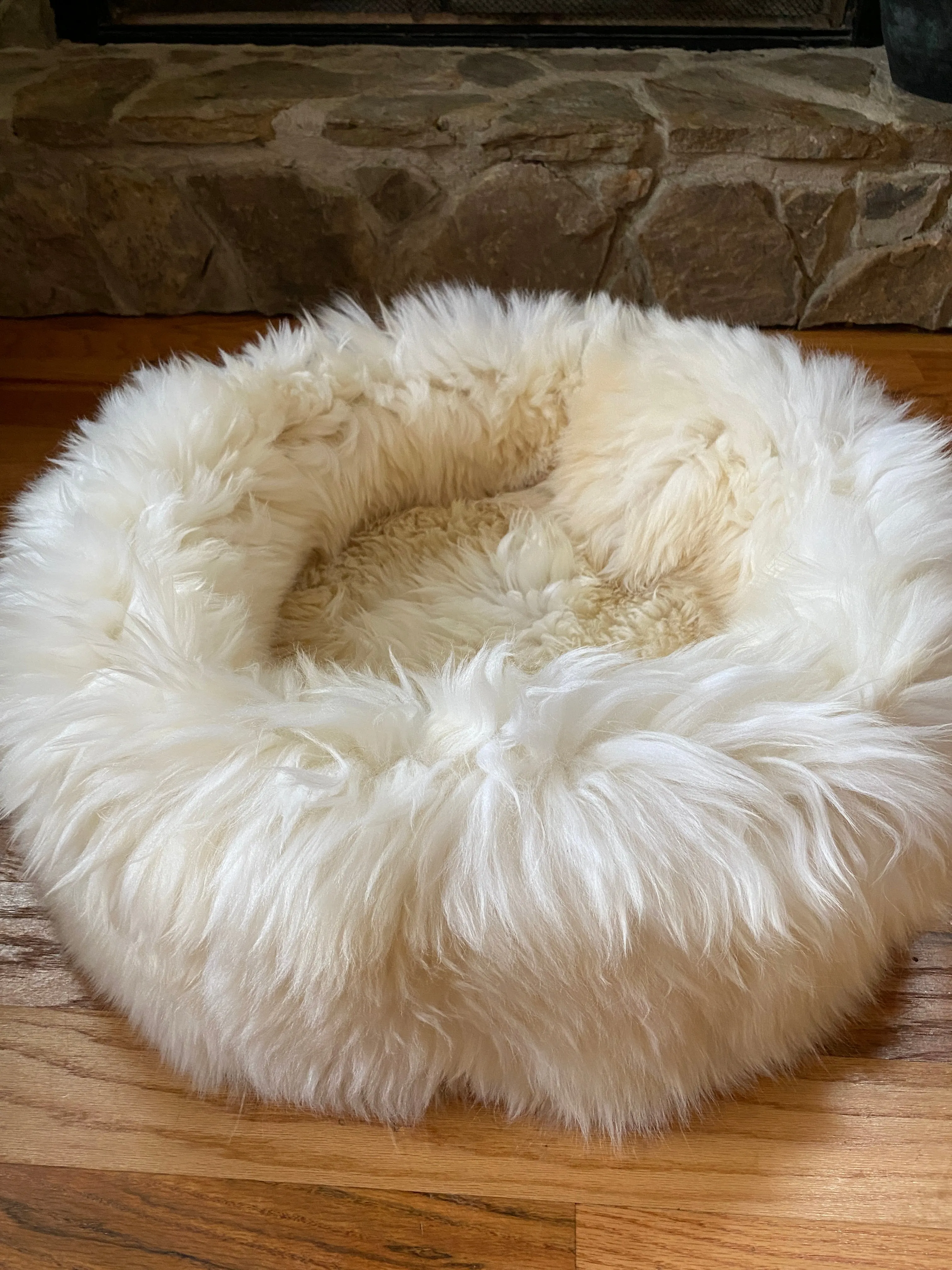 MEDIUM Ivory Sheepskin Pet Bed