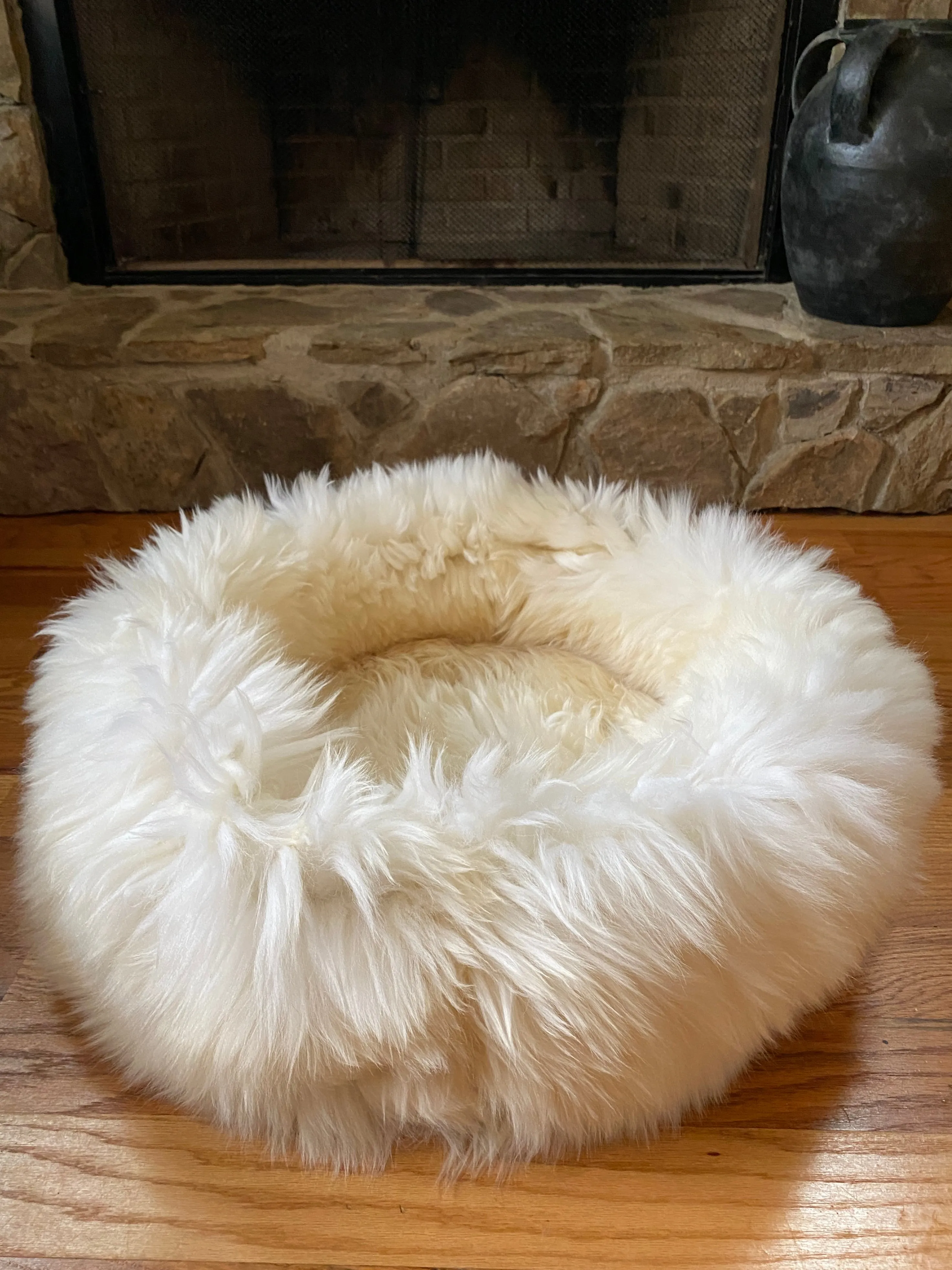 MEDIUM Ivory Sheepskin Pet Bed