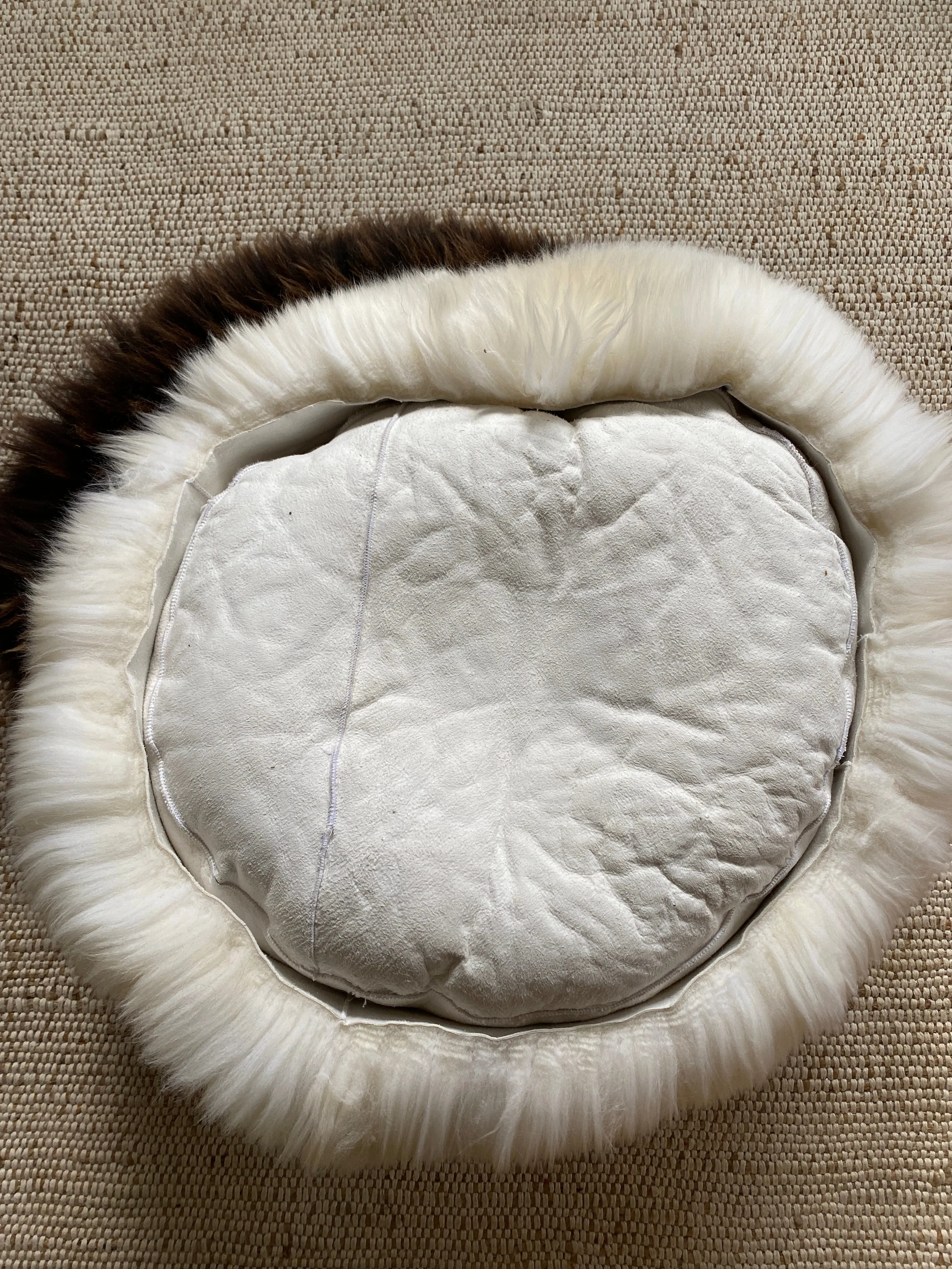 MEDIUM Ivory Sheepskin Pet Bed