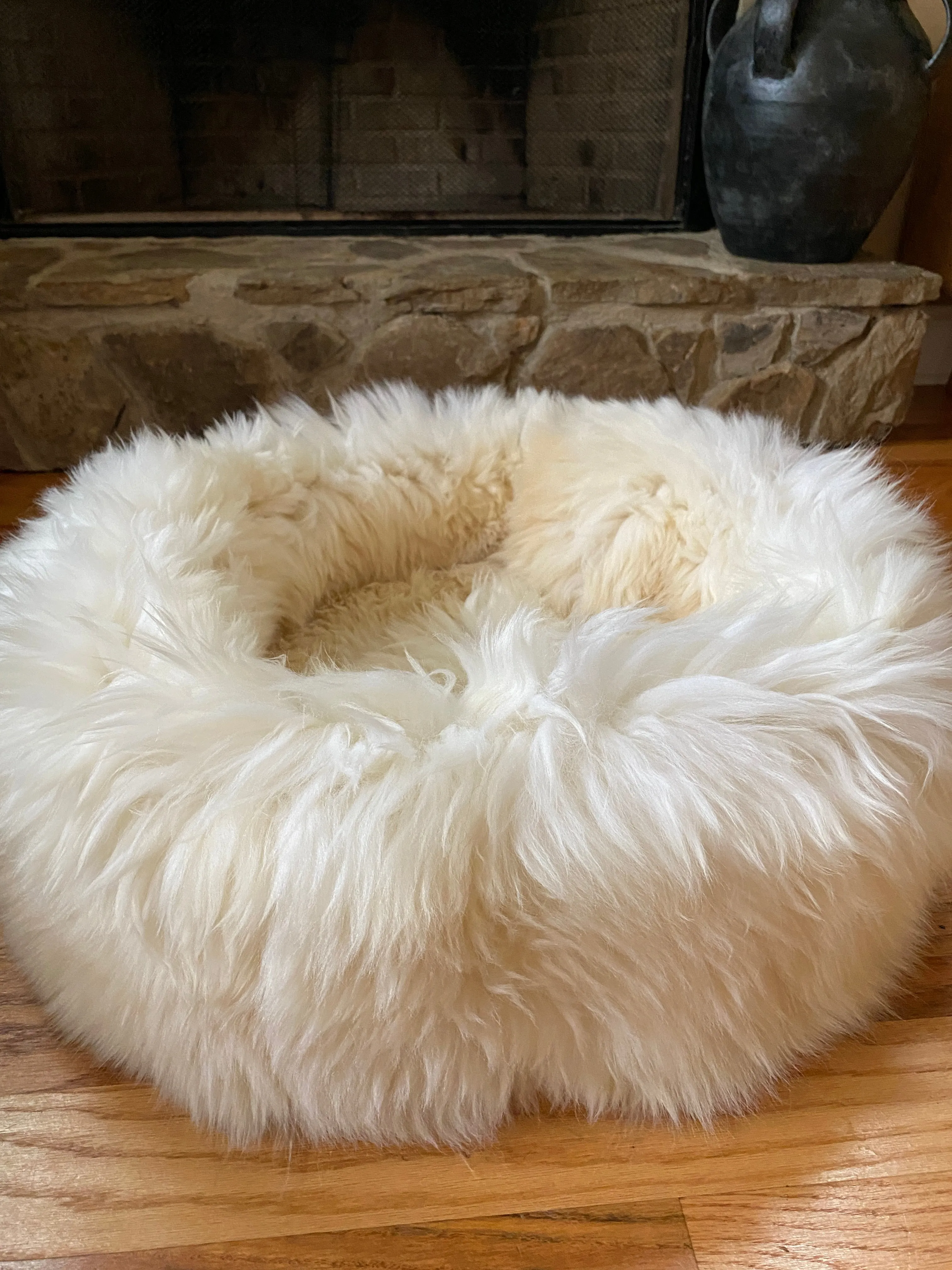 MEDIUM Ivory Sheepskin Pet Bed