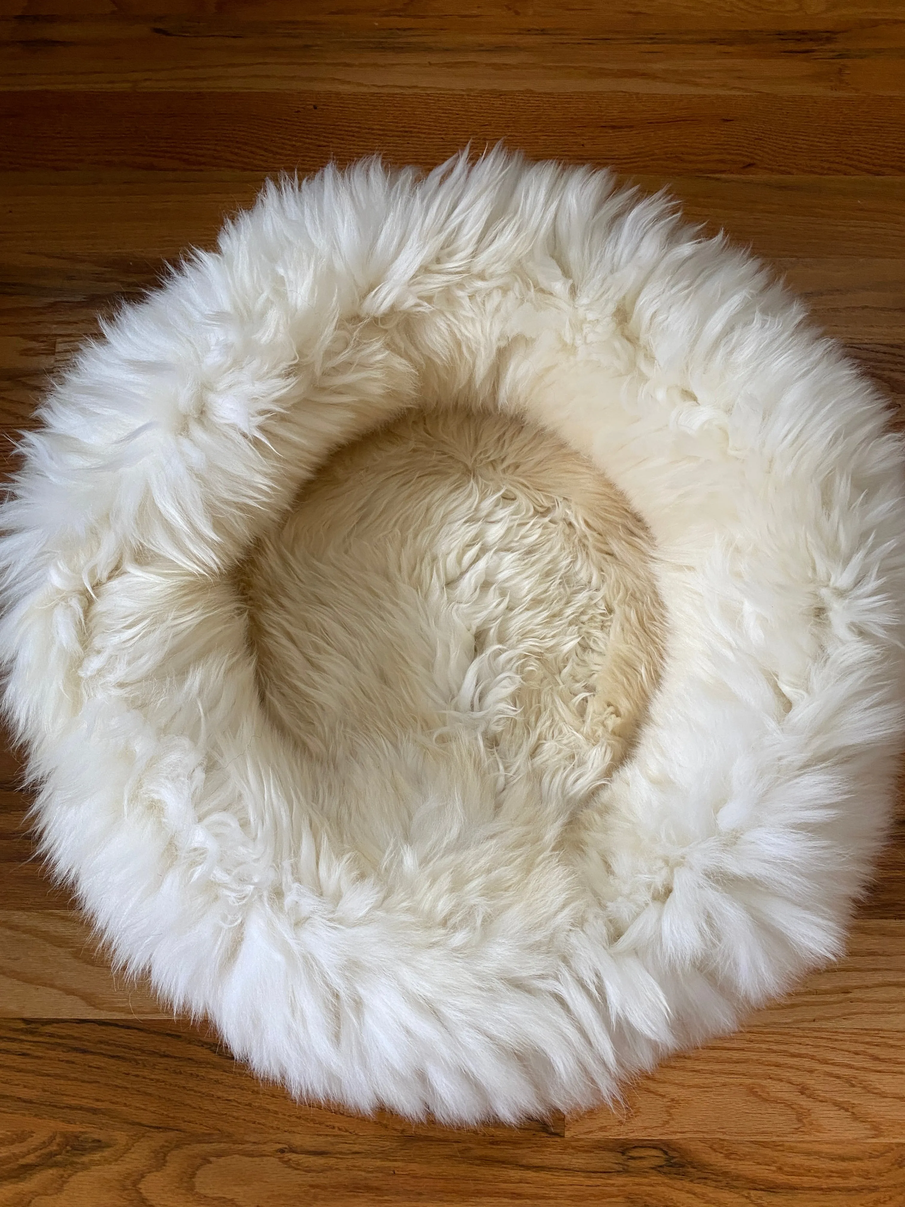 MEDIUM Ivory Sheepskin Pet Bed